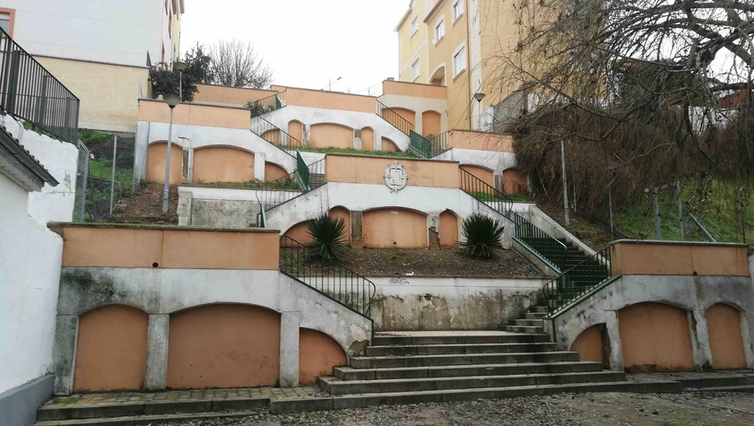 Escalinatas_Plaza_Porticada.jpg