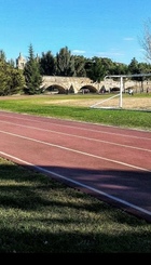 Pista atletísmo situada en un entorno similar en la vecina Salamanca