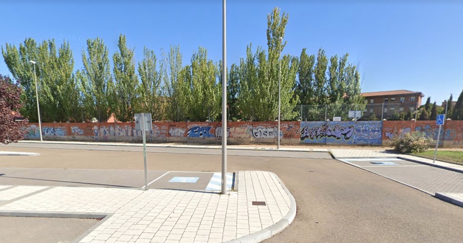 Muro posterior colegio Juan XXIII