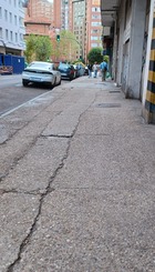 Estado de las aceras en la calle Mirabel