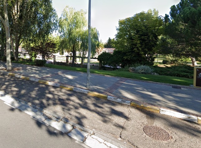 acera-zonas-piscina-municipal.jpg