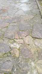 Pavimento muy irregular en parque continuo a calle Nicaragua 