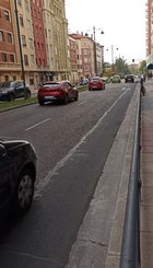 Sobreancho viales Pº Hospital Militar permite carril bici unidireccional.